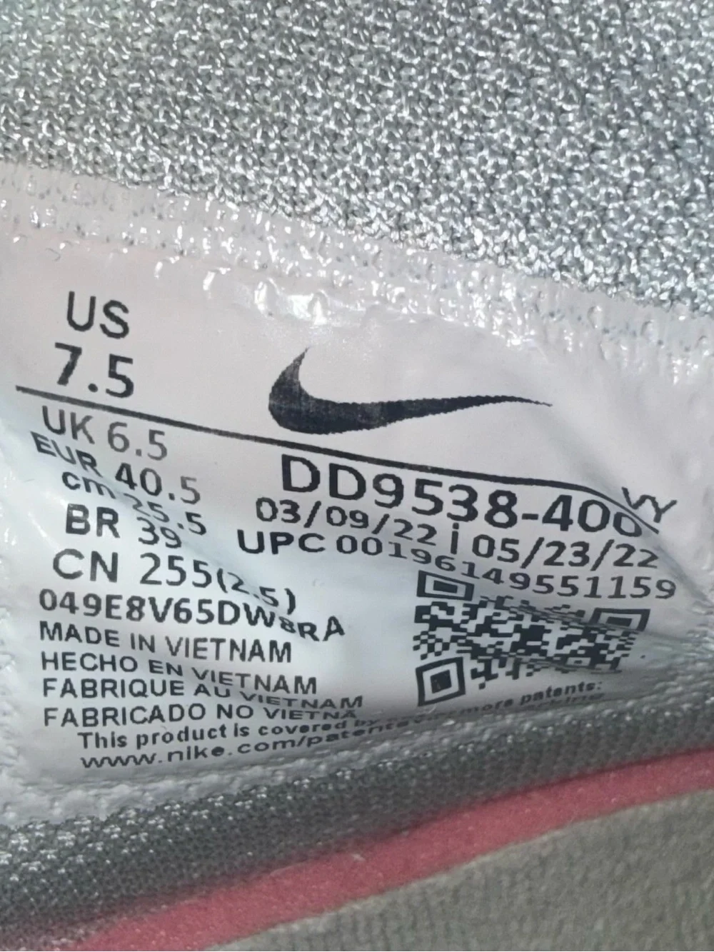 Nike Kids Seafoam and Red Strap Sneakers